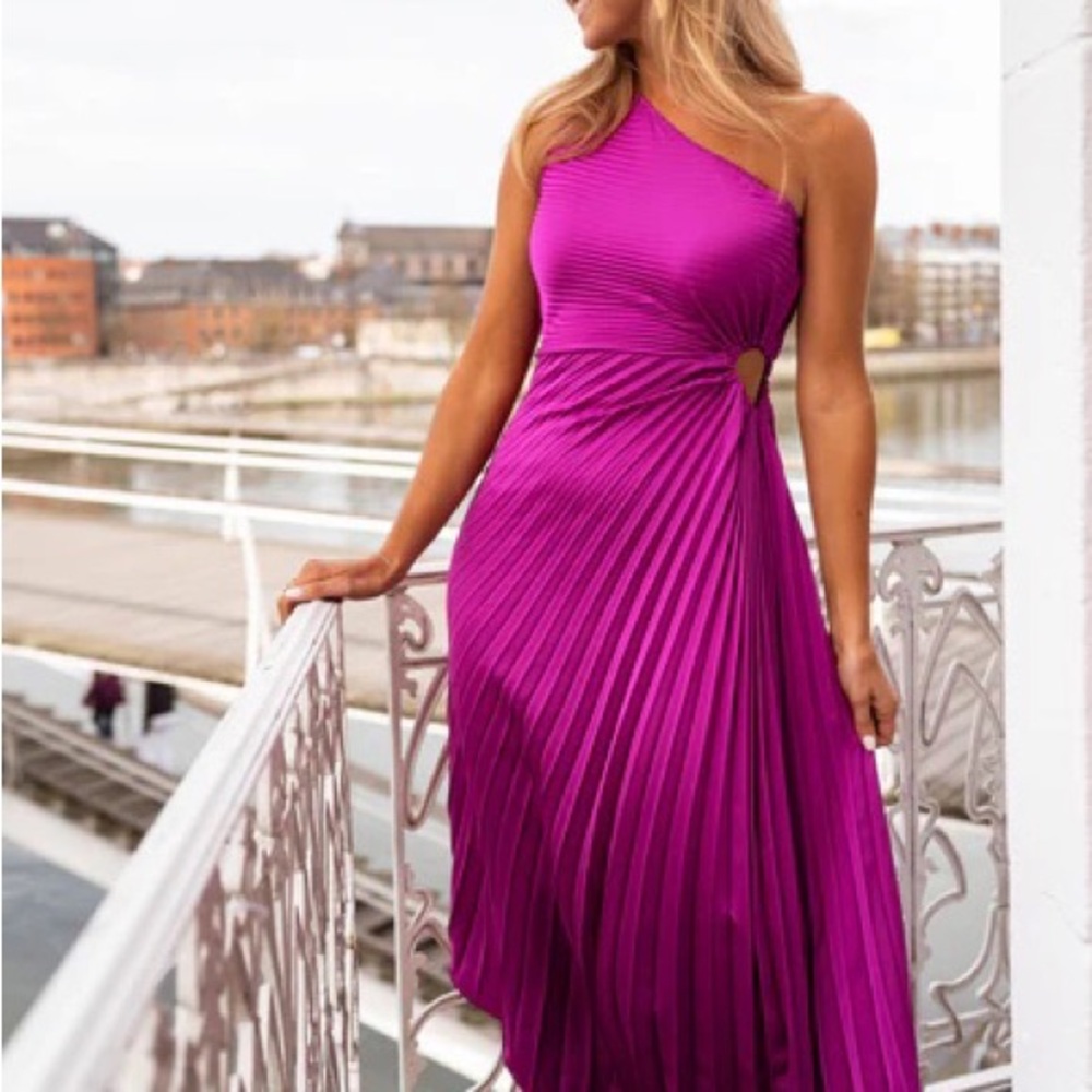 Vibrant Fuchsia One-Shoulder Dress